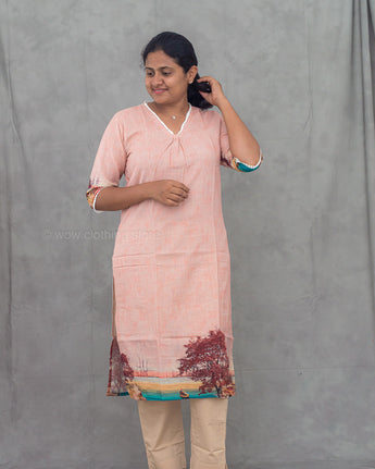 Woman wearing a pink kurti with a gray background